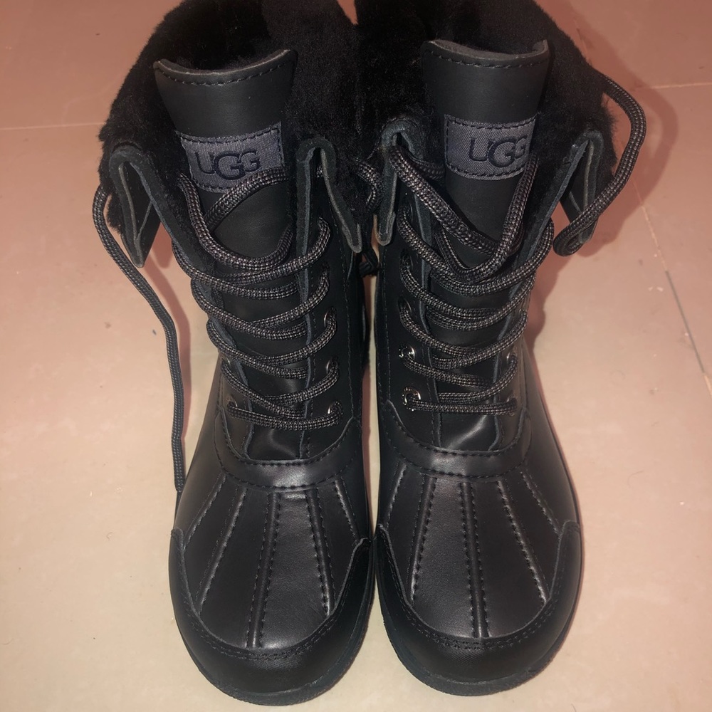 Uggs boots size 1 like new no box